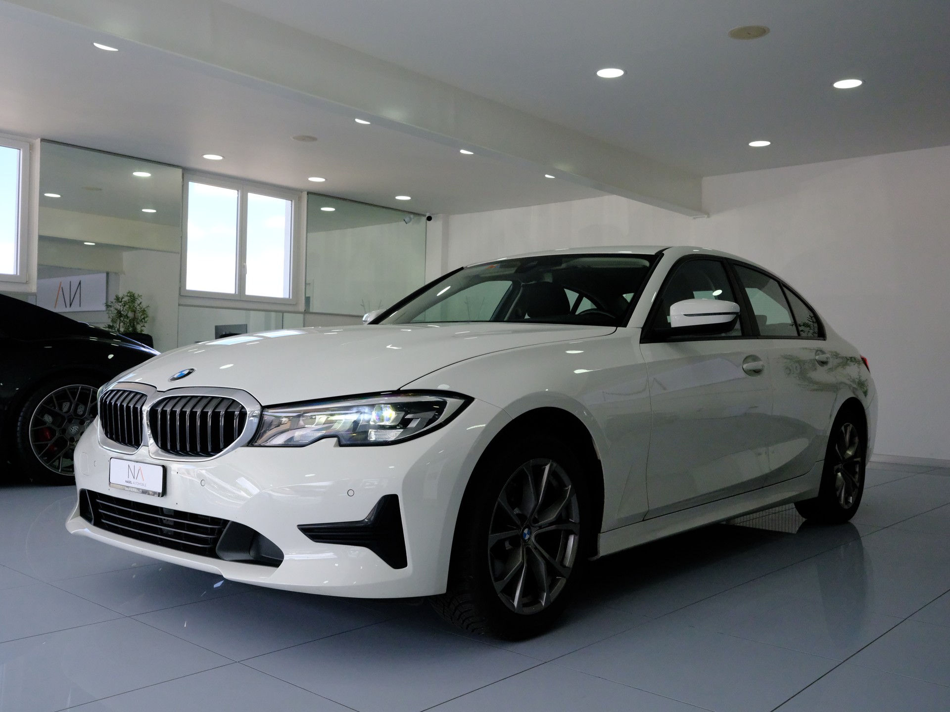 BMW 318i Steptronic-showroom-element-3