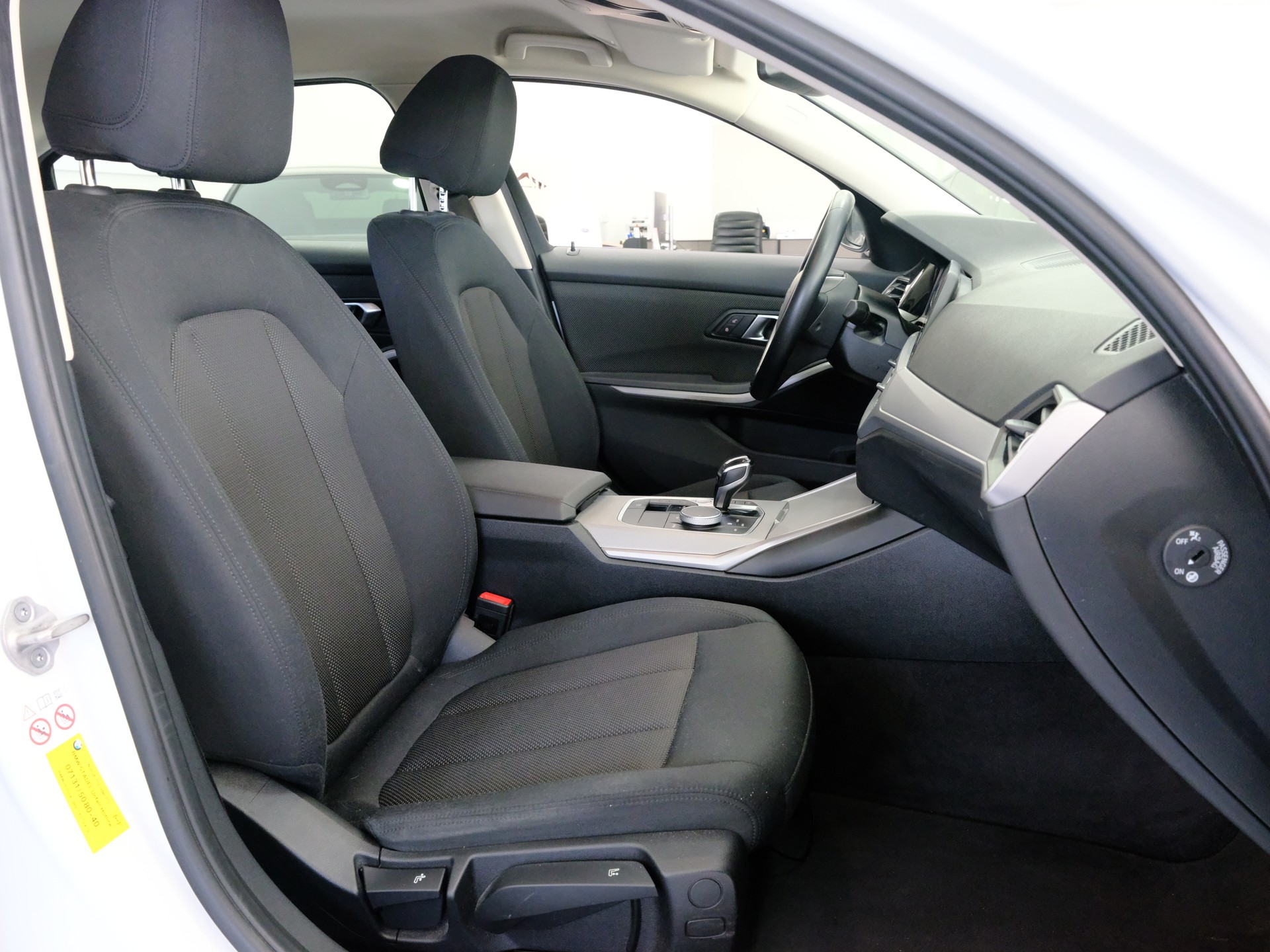 BMW 318i Steptronic-image-13