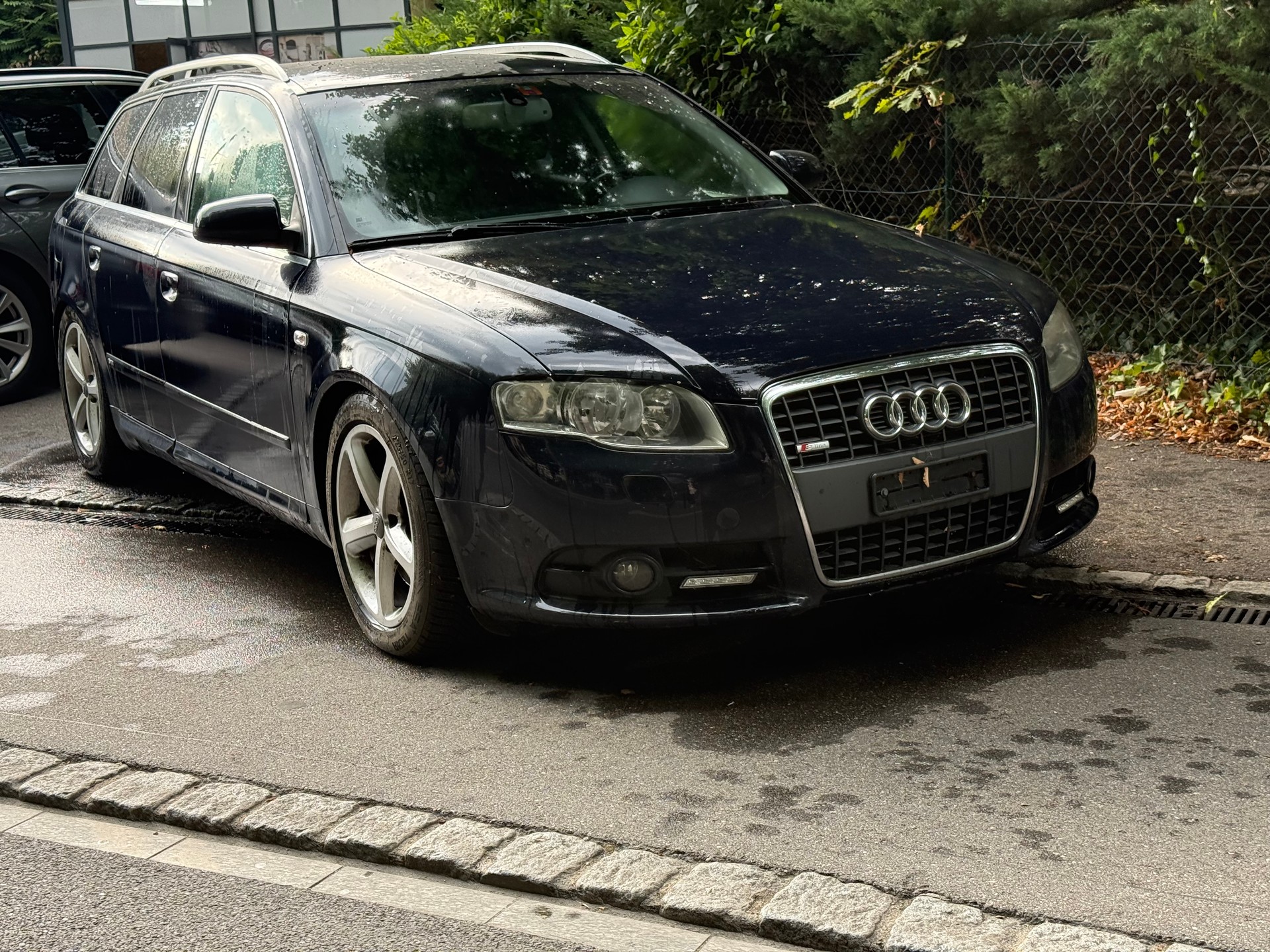 AUDI A4 Avant 2.0 Turbo FSI quattro-image-1
