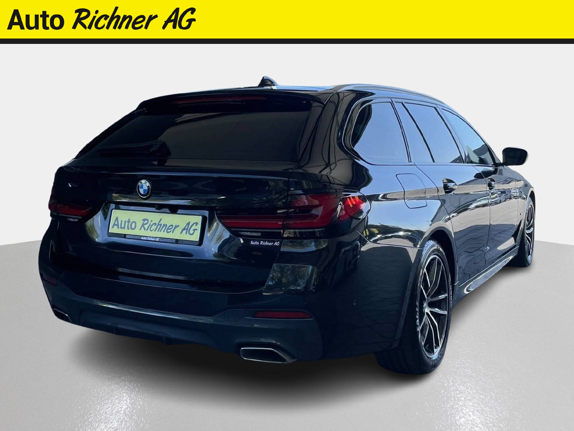 BMW 520d xDrive paddles Touring-showroom-element-3