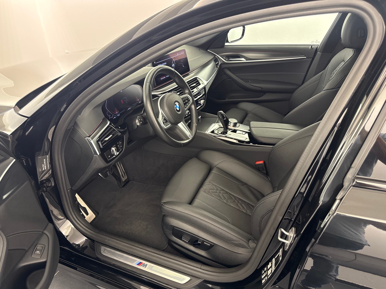 BMW 530i xDr 48VTour. M Sport-image-4