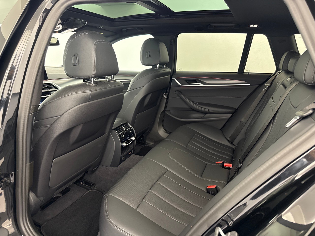 BMW 530i xDr 48VTour. M Sport-image-5