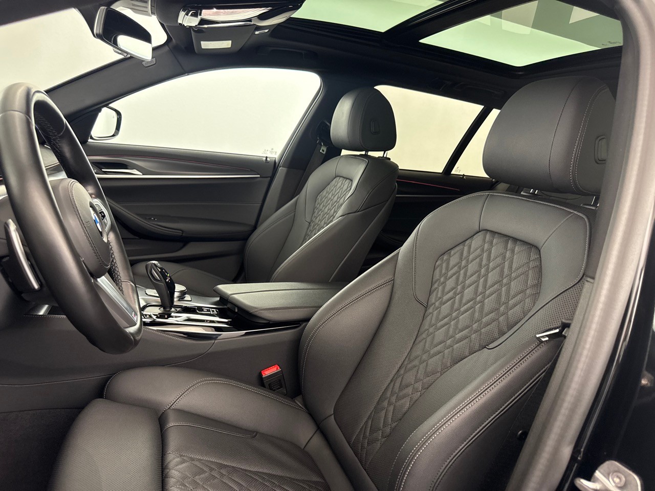 BMW 530i xDr 48VTour. M Sport-image-14