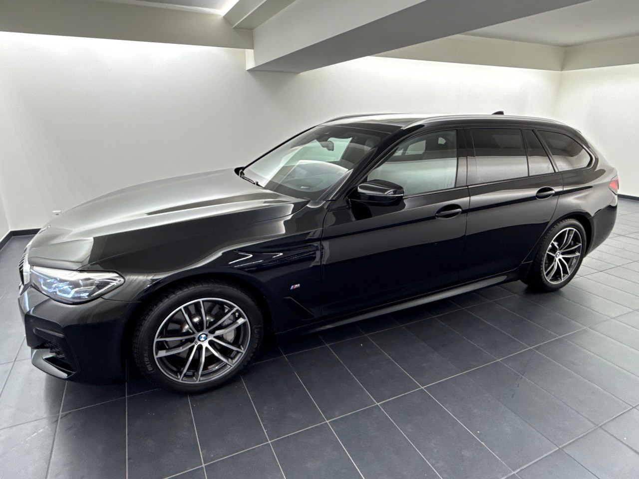 BMW 530i xDr 48VTour. M Sport-image-17