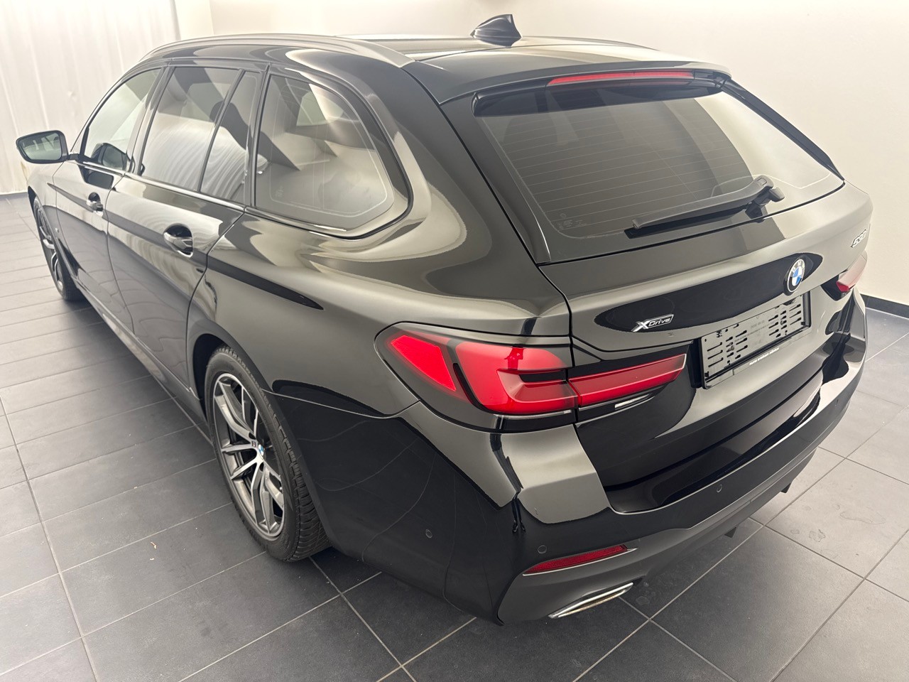 BMW 530i xDr 48VTour. M Sport-showroom-element-1