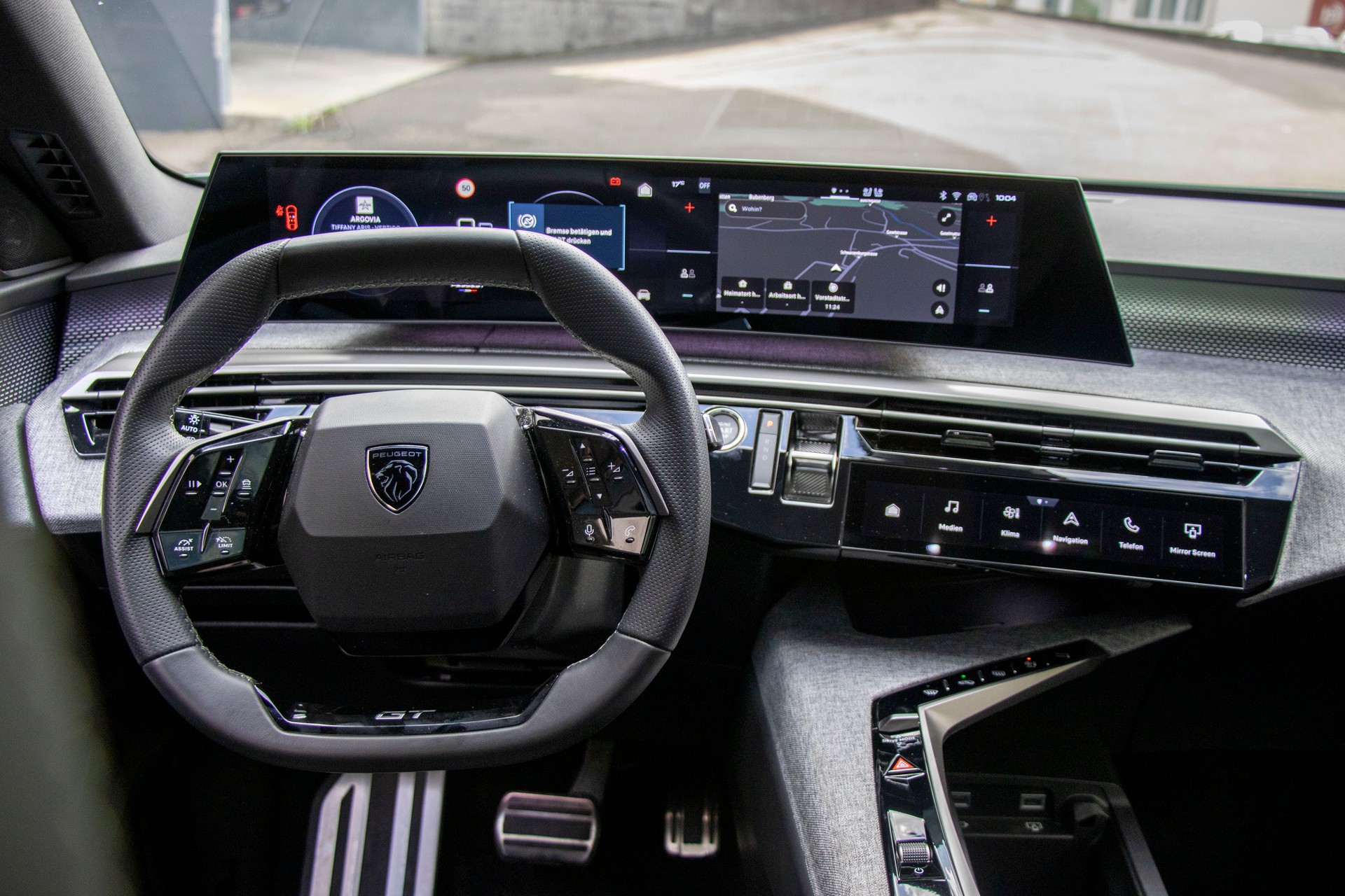 PEUGEOT 3008 73kWh Launch Edition-image-9