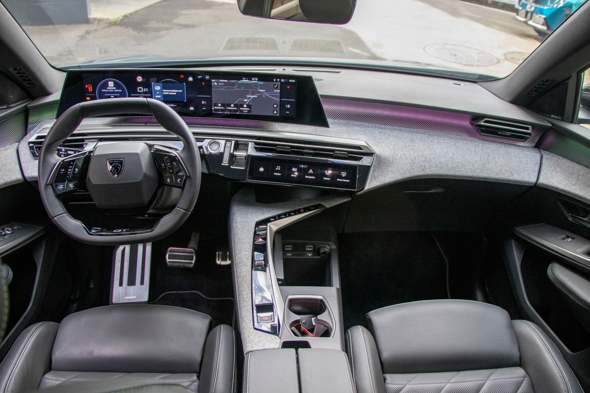 PEUGEOT 3008 73kWh Launch Edition-image-8