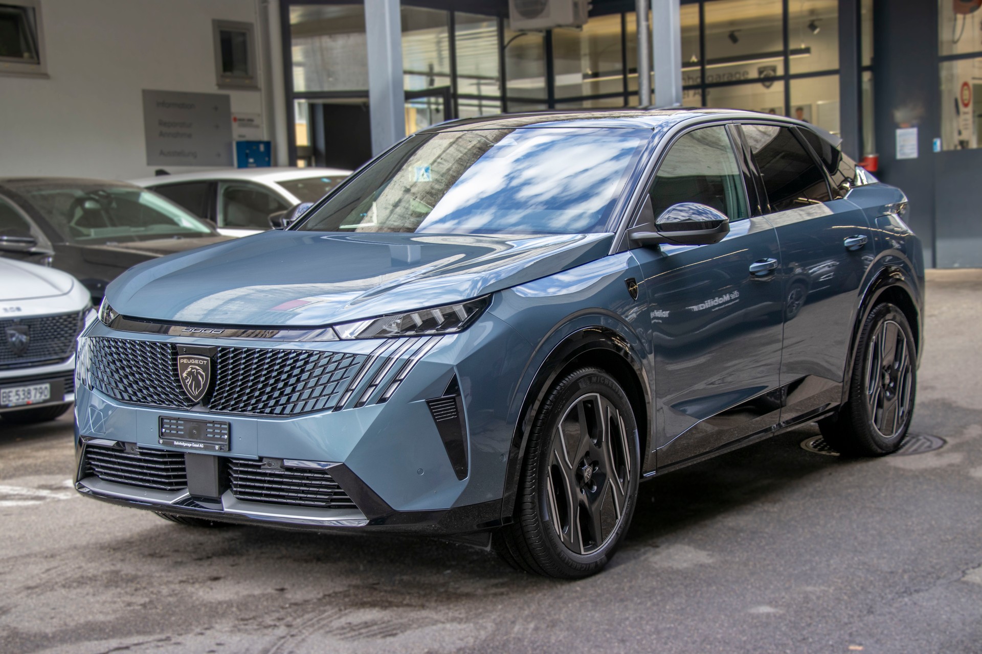 PEUGEOT 3008 73kWh Launch Edition
