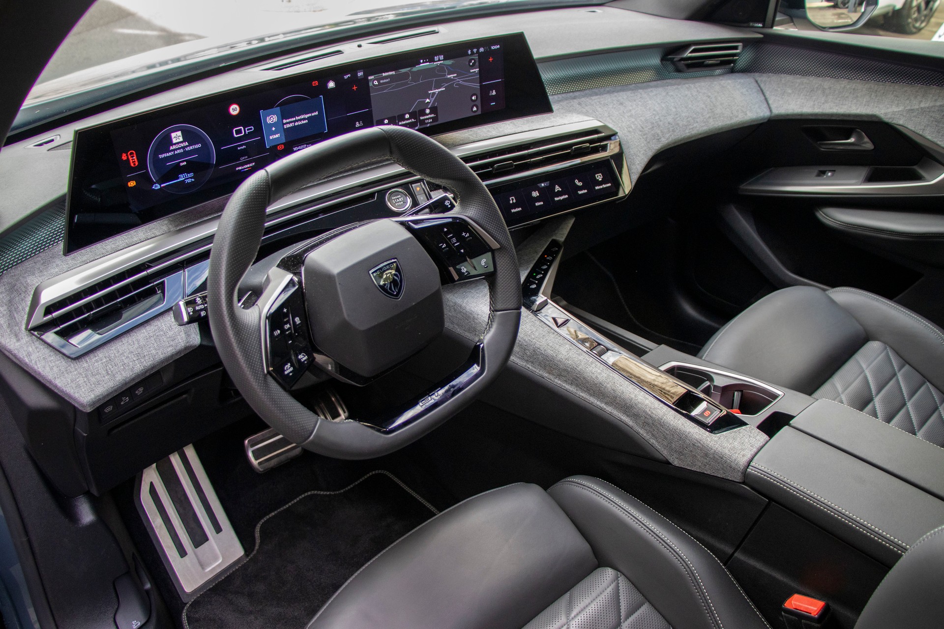 PEUGEOT 3008 73kWh Launch Edition-image-7