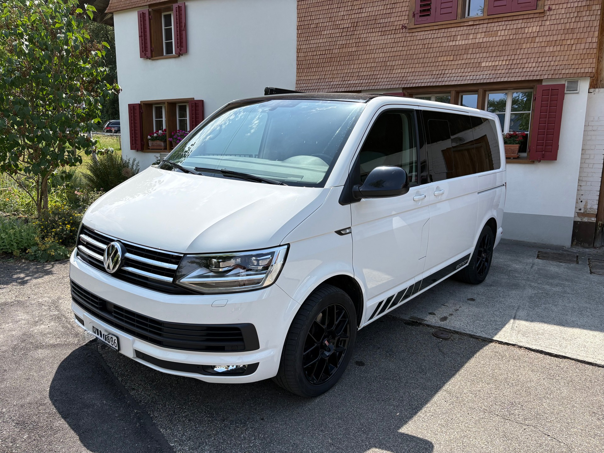 VW 2.0 TDI 204 Multivan Edition-image-1