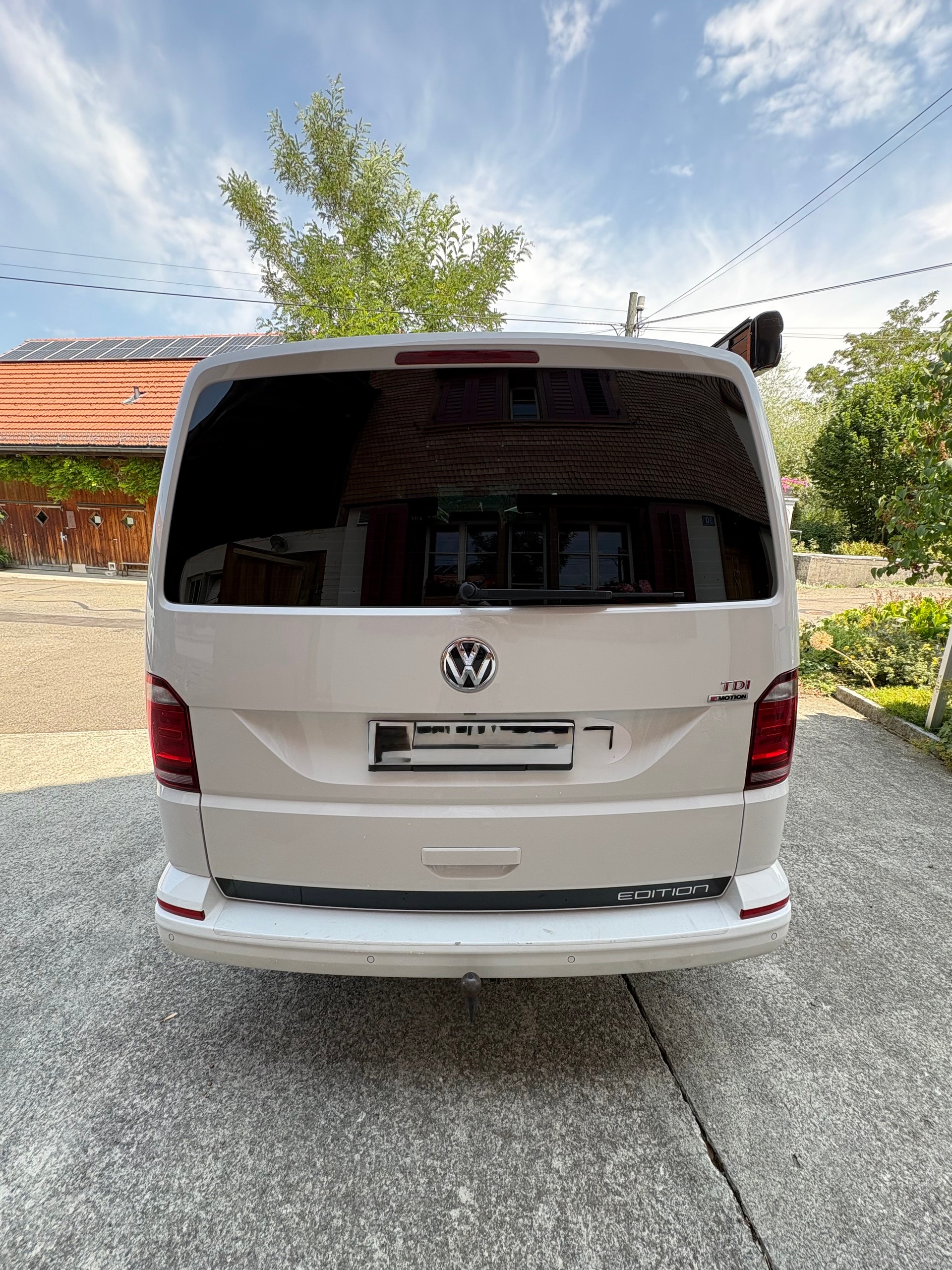 VW 2.0 TDI 204 Multivan Edition-image-3