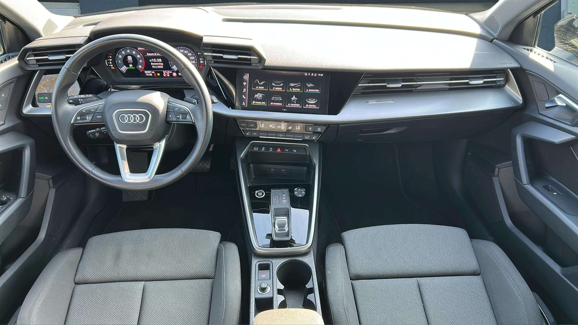 AUDI A3 Sportback 35 TFSI S line S-tronic mit 5J Werksgarantie oder 100000km-image-9