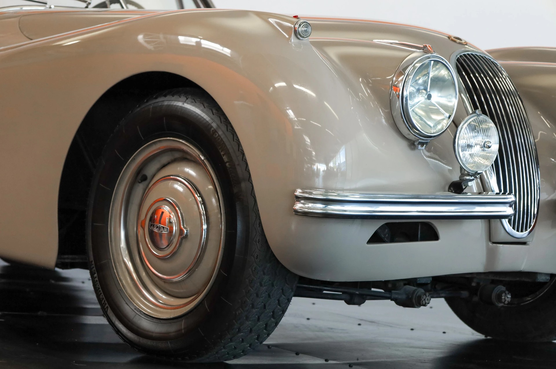 JAGUAR Drophead CoupéJaguar Heritage * Full Eligibility-image-9