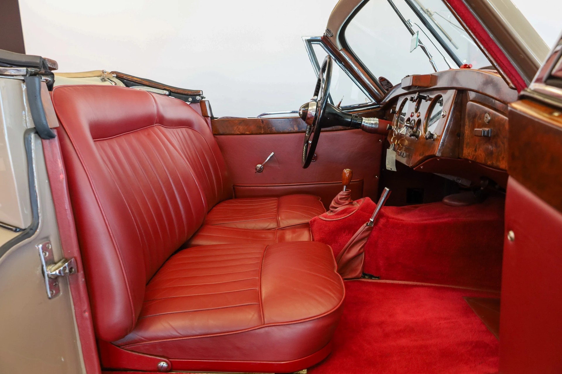 JAGUAR Drophead CoupéJaguar Heritage * Full Eligibility-image-11