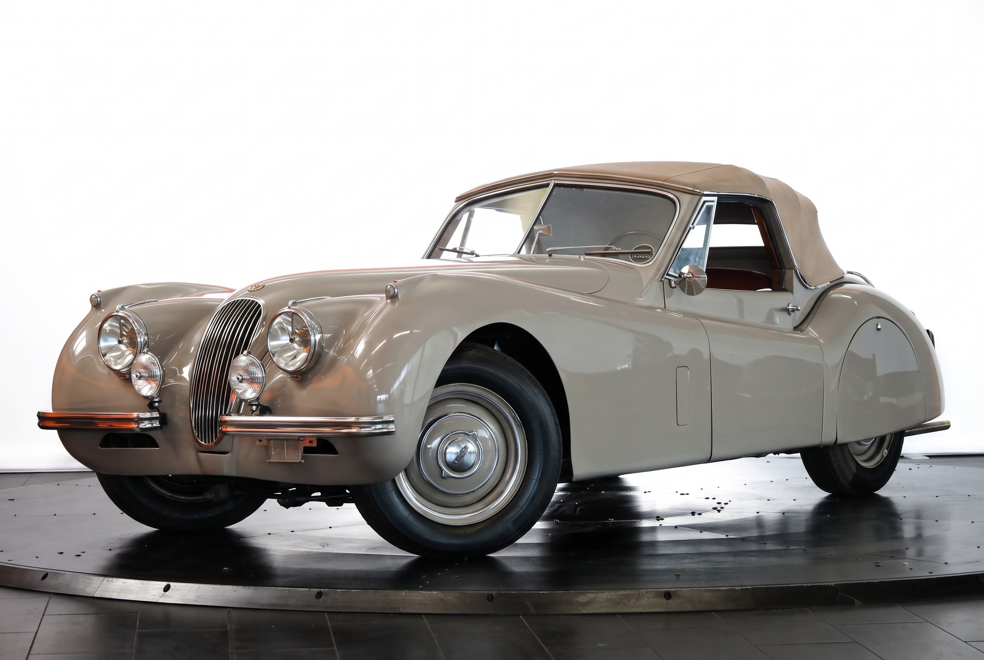 JAGUAR Drophead CoupéJaguar Heritage * Full Eligibility-image-6