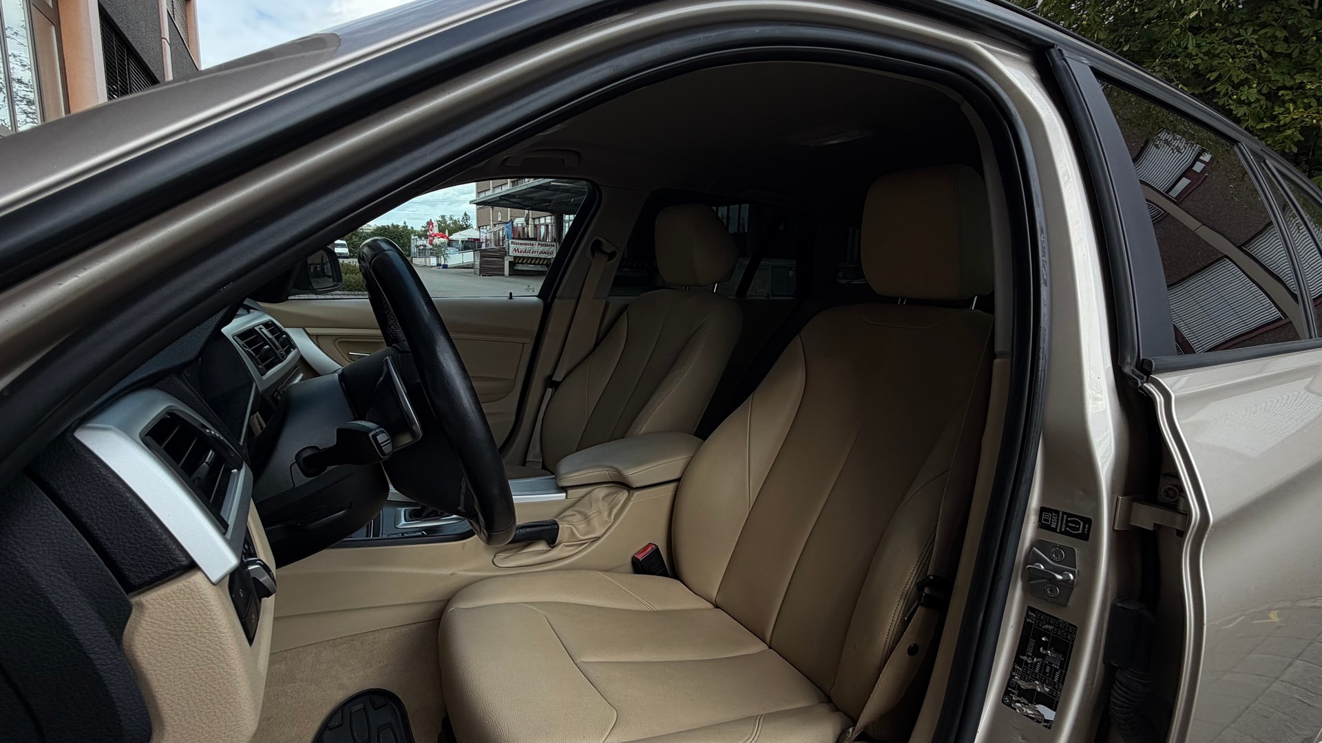 BMW 320d Touring Steptronic-image-4