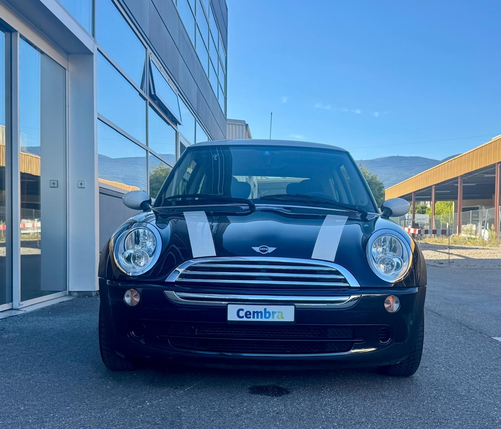 MINI Cooper-showroom-element-2