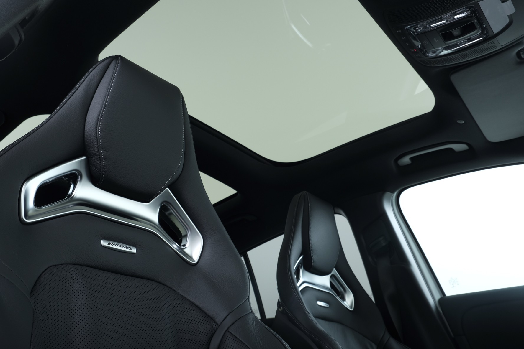 MERCEDES-BENZ GLA 45 S AMG 4matic+ H247-image-9