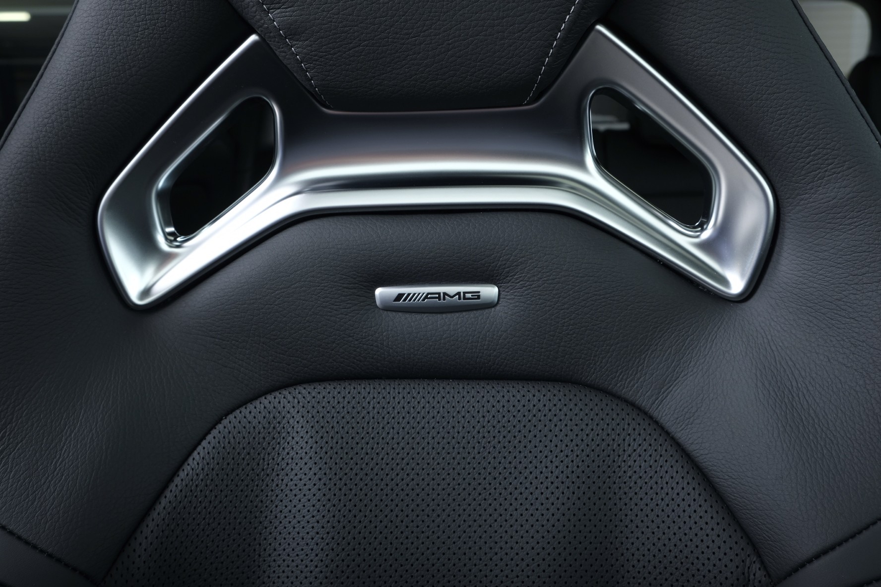 MERCEDES-BENZ GLA 45 S AMG 4matic+ H247-image-10