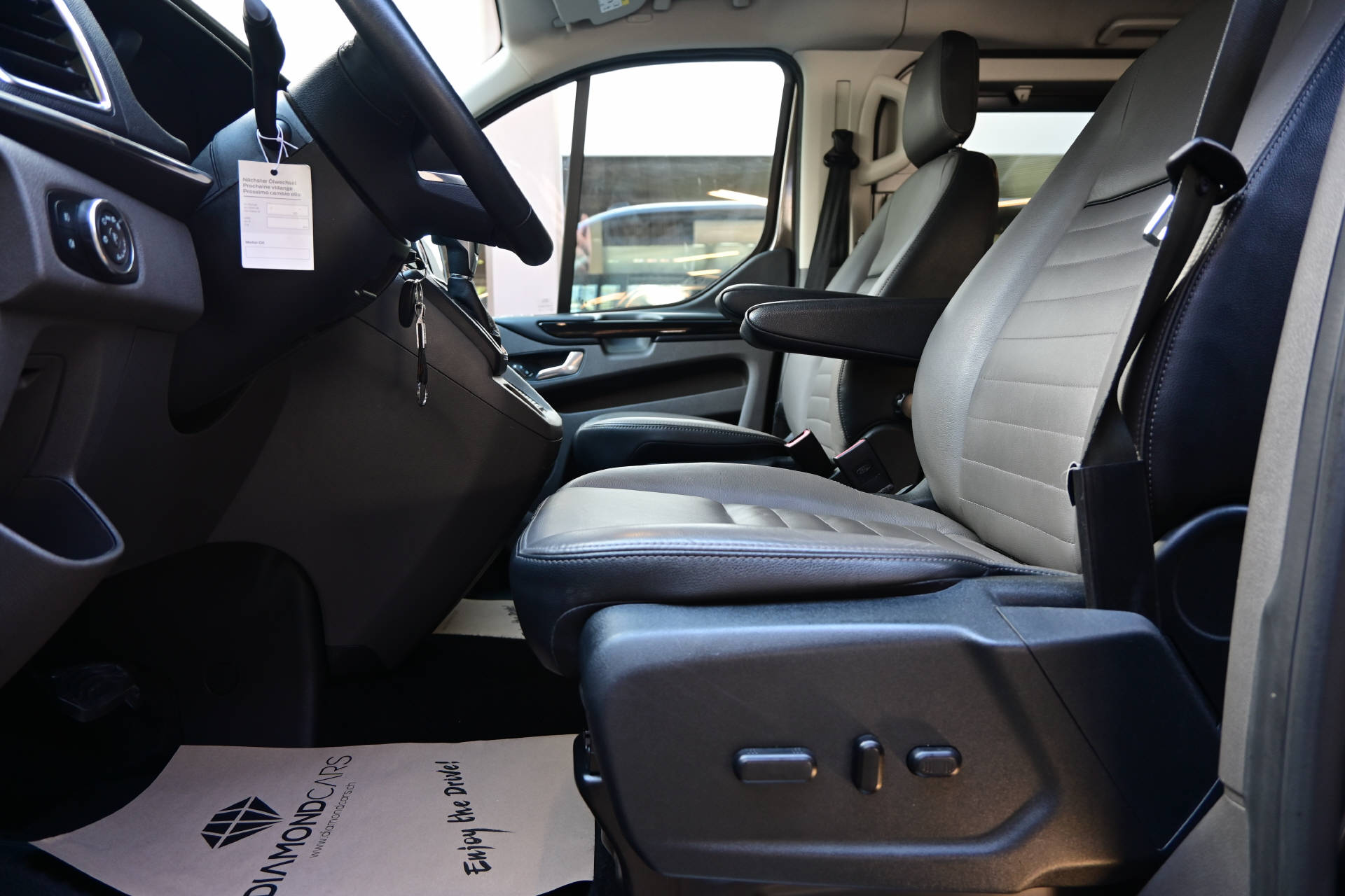 FORD Tourneo Custom 320 L1 2.0 TDCi 185 Titanium **8 Plätze**AHK**-image-10