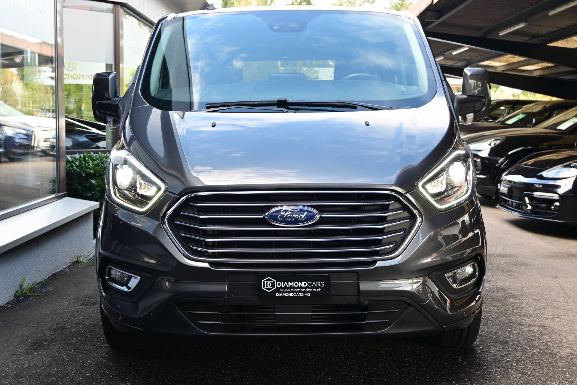 FORD Tourneo Custom 320 L1 2.0 TDCi 185 Titanium **8 Plätze**AHK**-showroom-element-1