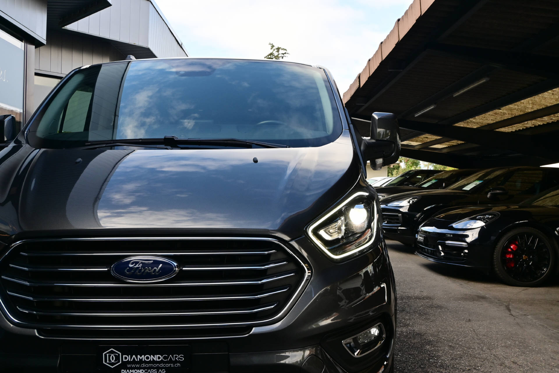 FORD Tourneo Custom 320 L1 2.0 TDCi 185 Titanium **8 Plätze**AHK**-showroom-element-3
