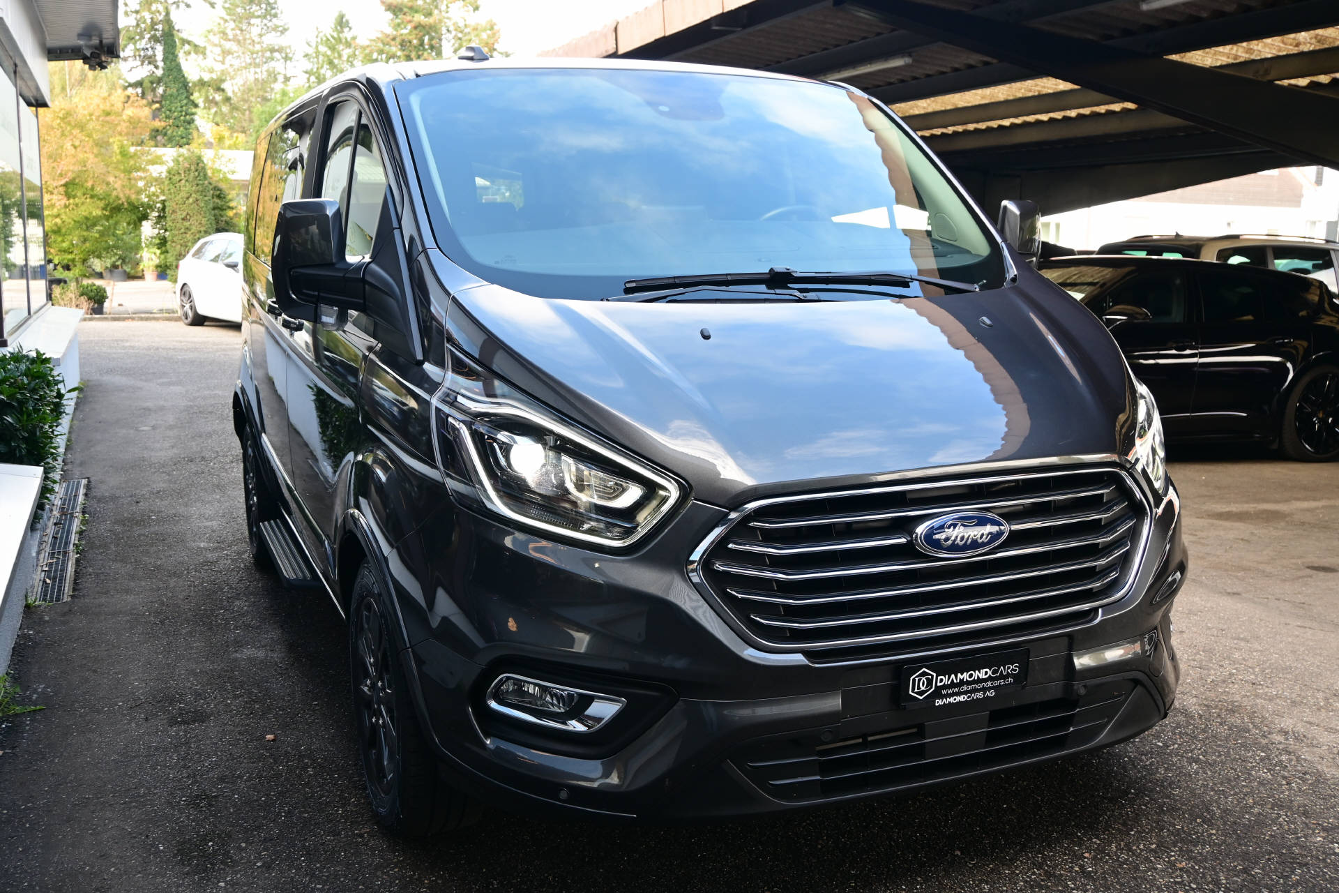FORD Tourneo Custom 320 L1 2.0 TDCi 185 Titanium **8 Plätze**AHK**-showroom-element-2