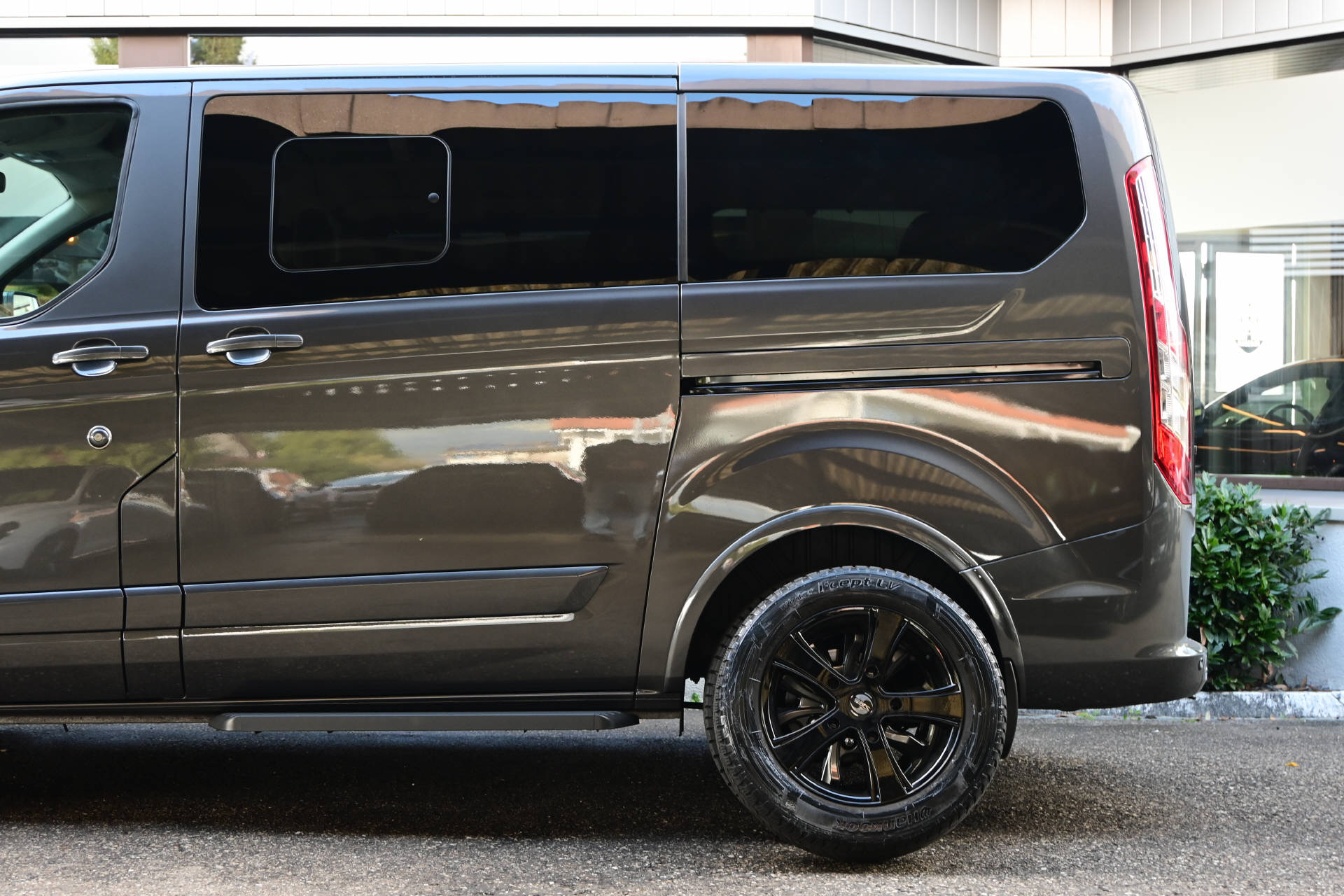 FORD Tourneo Custom 320 L1 2.0 TDCi 185 Titanium **8 Plätze**AHK**-image-8
