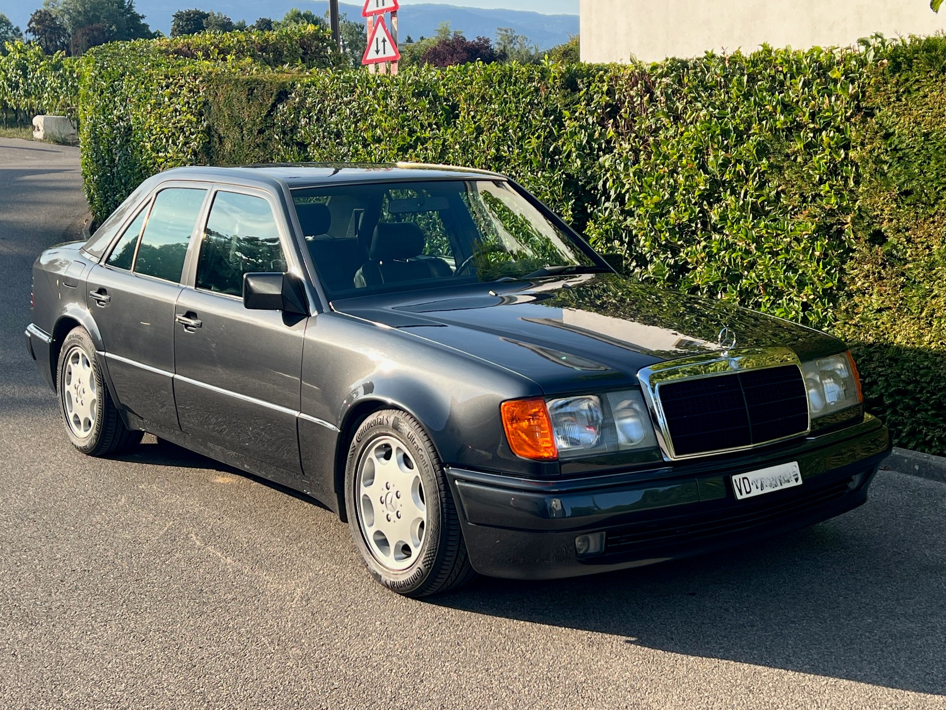 MERCEDES-BENZ E 500-image-1