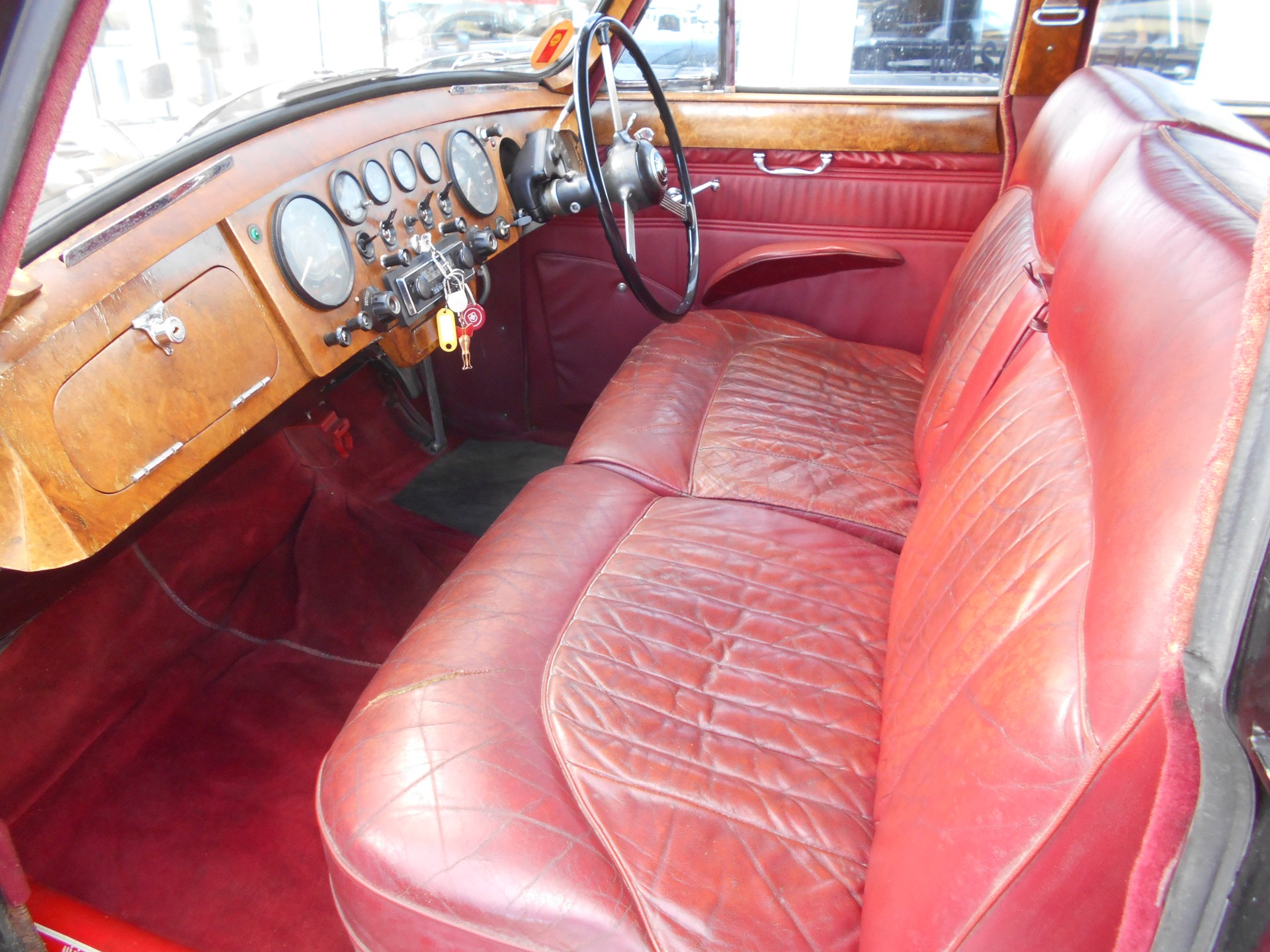 DAIMLER Majestic Major Saloon-image-5
