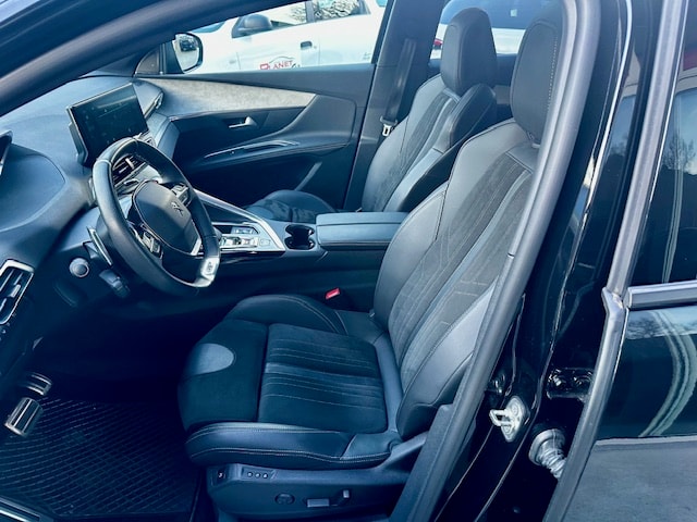 PEUGEOT 3008 300e Hybrid4 GT Pack EAT8-image-13