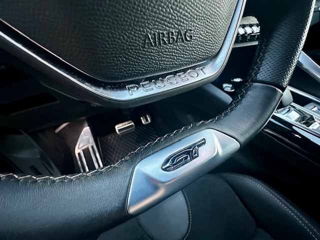 PEUGEOT 3008 300e Hybrid4 GT Pack EAT8-image-27