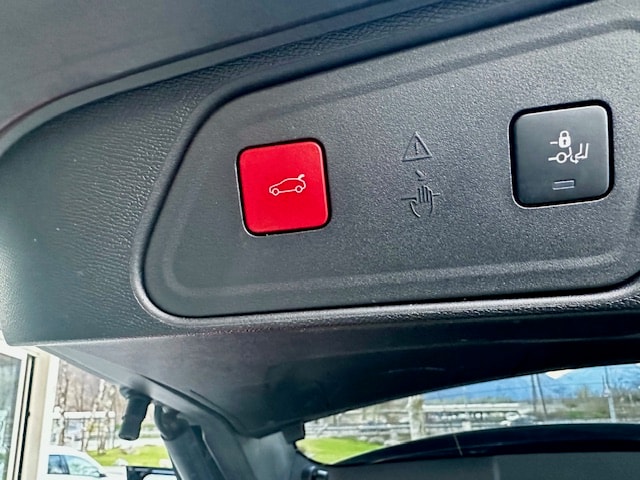 PEUGEOT 3008 300e Hybrid4 GT Pack EAT8-image-26