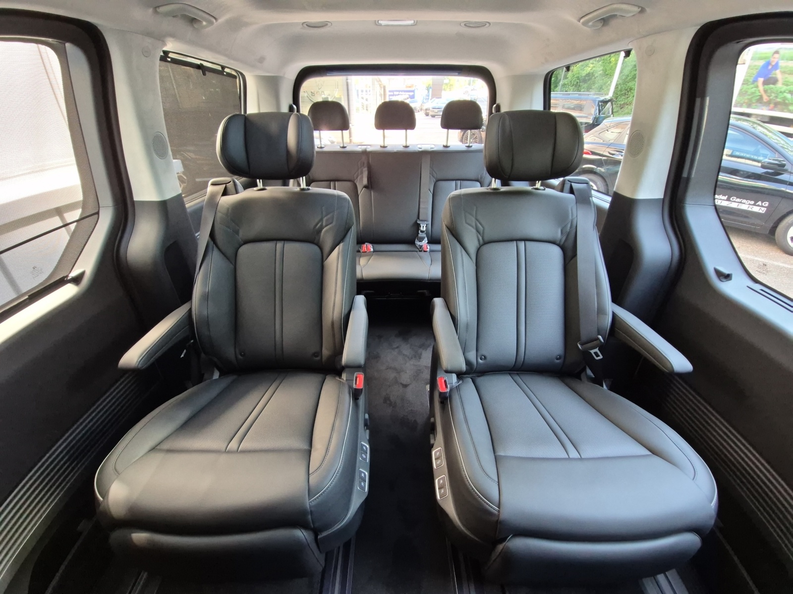 HYUNDAI Staria Premium 1.6 GDi HEV Vertex-image-9