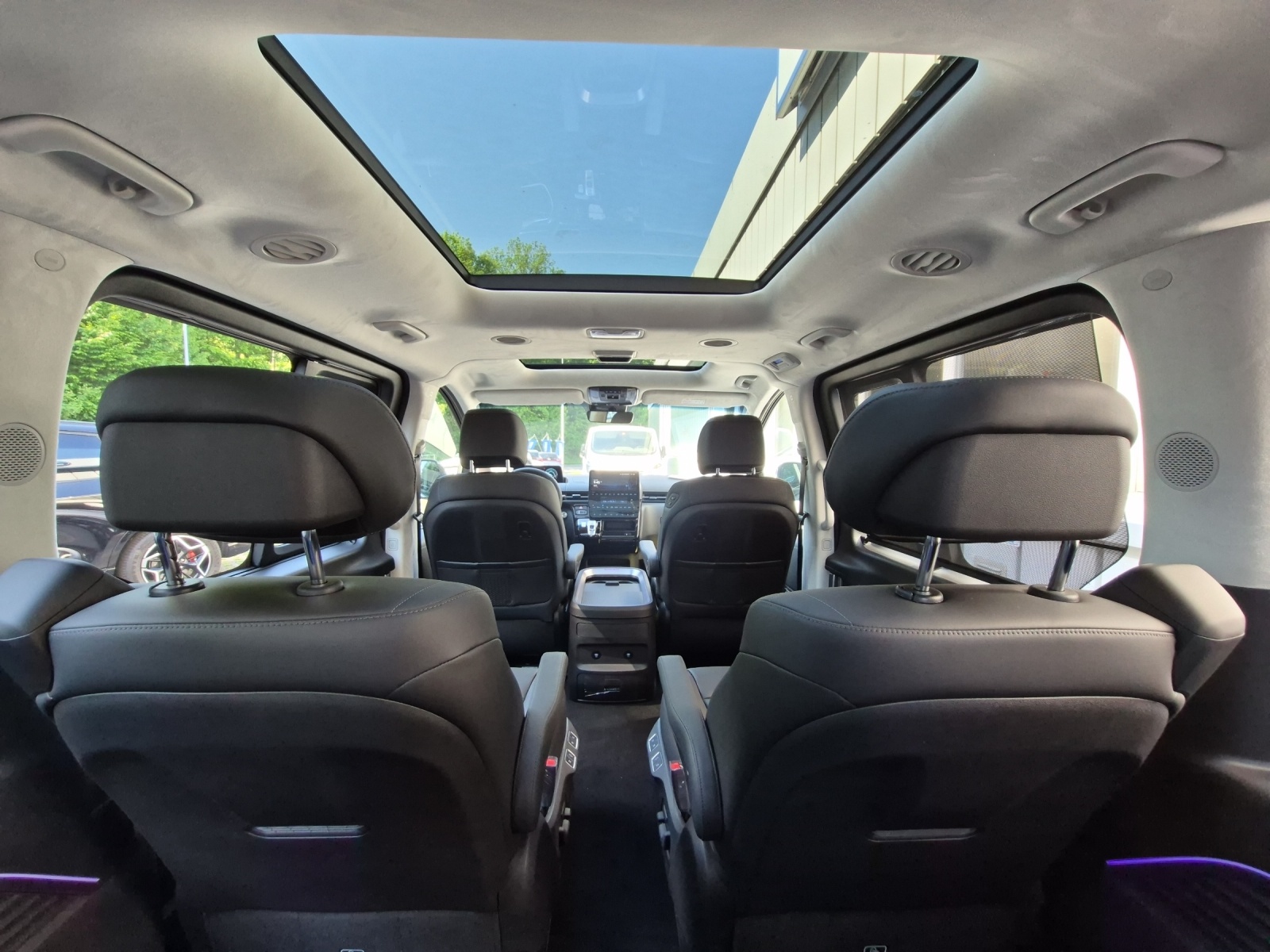 HYUNDAI Staria Premium 1.6 GDi HEV Vertex-image-10