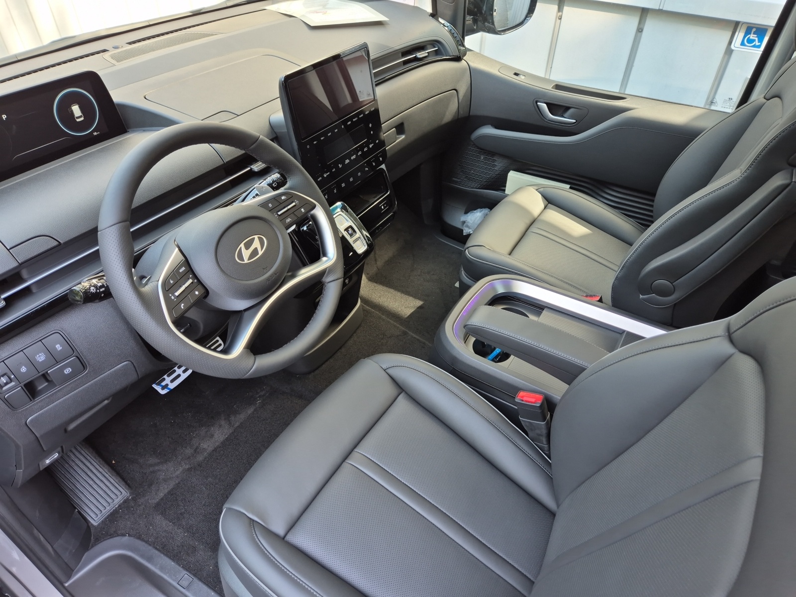 HYUNDAI Staria Premium 1.6 GDi HEV Vertex-image-4