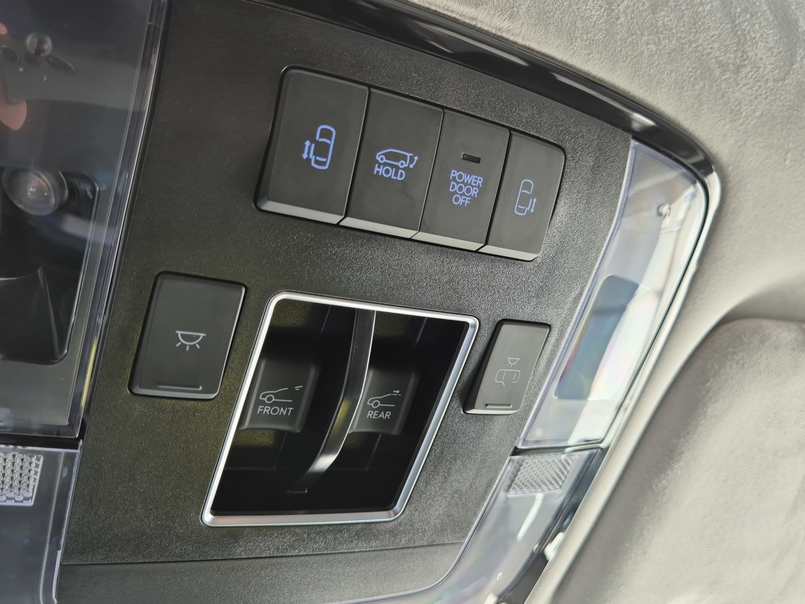 HYUNDAI Staria Premium 1.6 GDi HEV Vertex-image-13