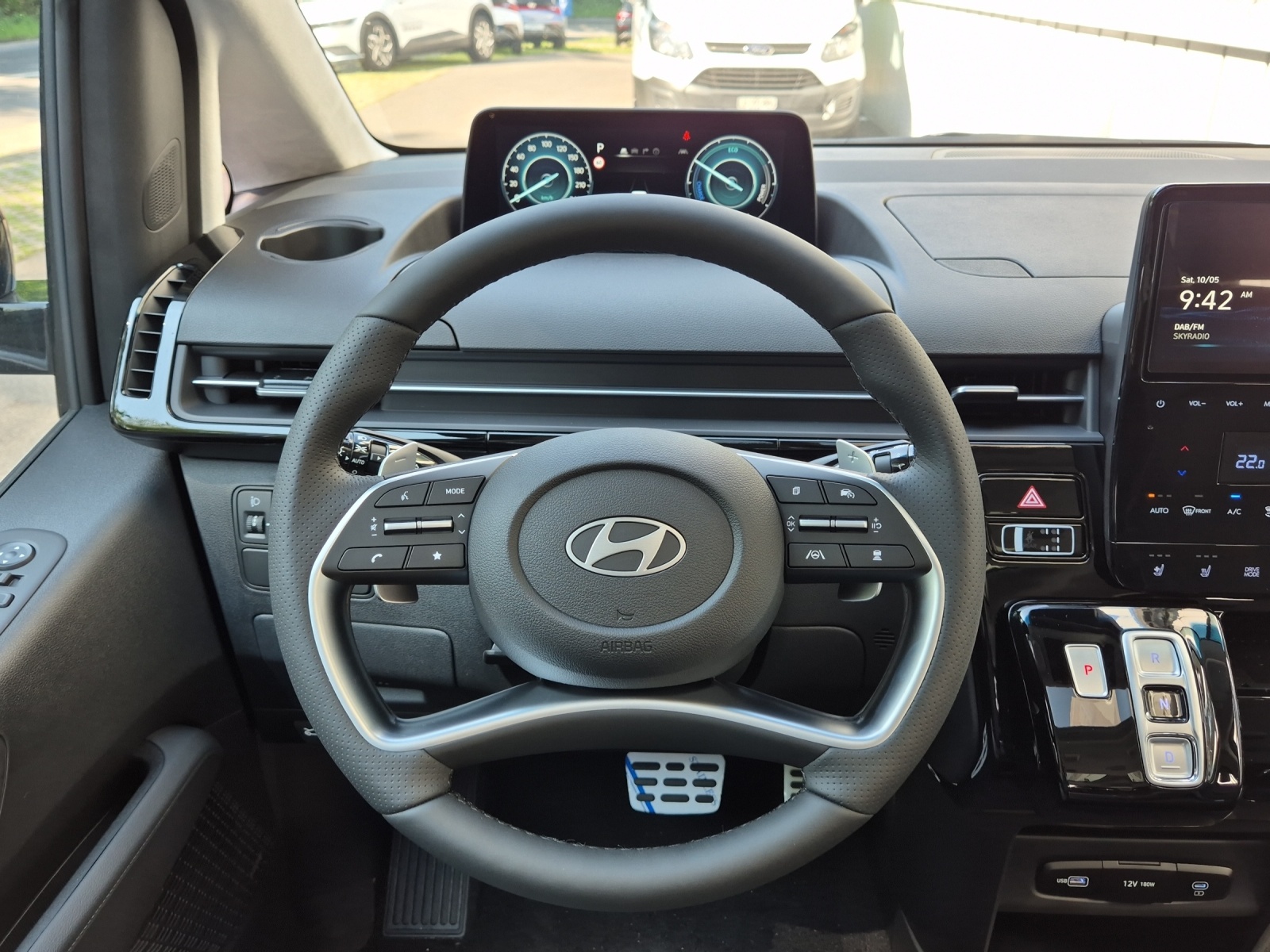 HYUNDAI Staria Premium 1.6 GDi HEV Vertex-image-6
