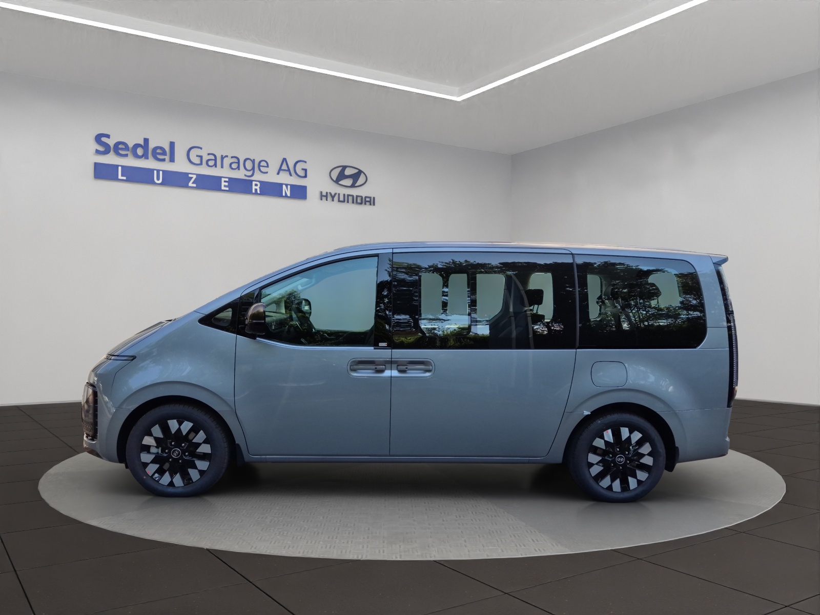 HYUNDAI Staria Premium 1.6 GDi HEV Vertex-image-2