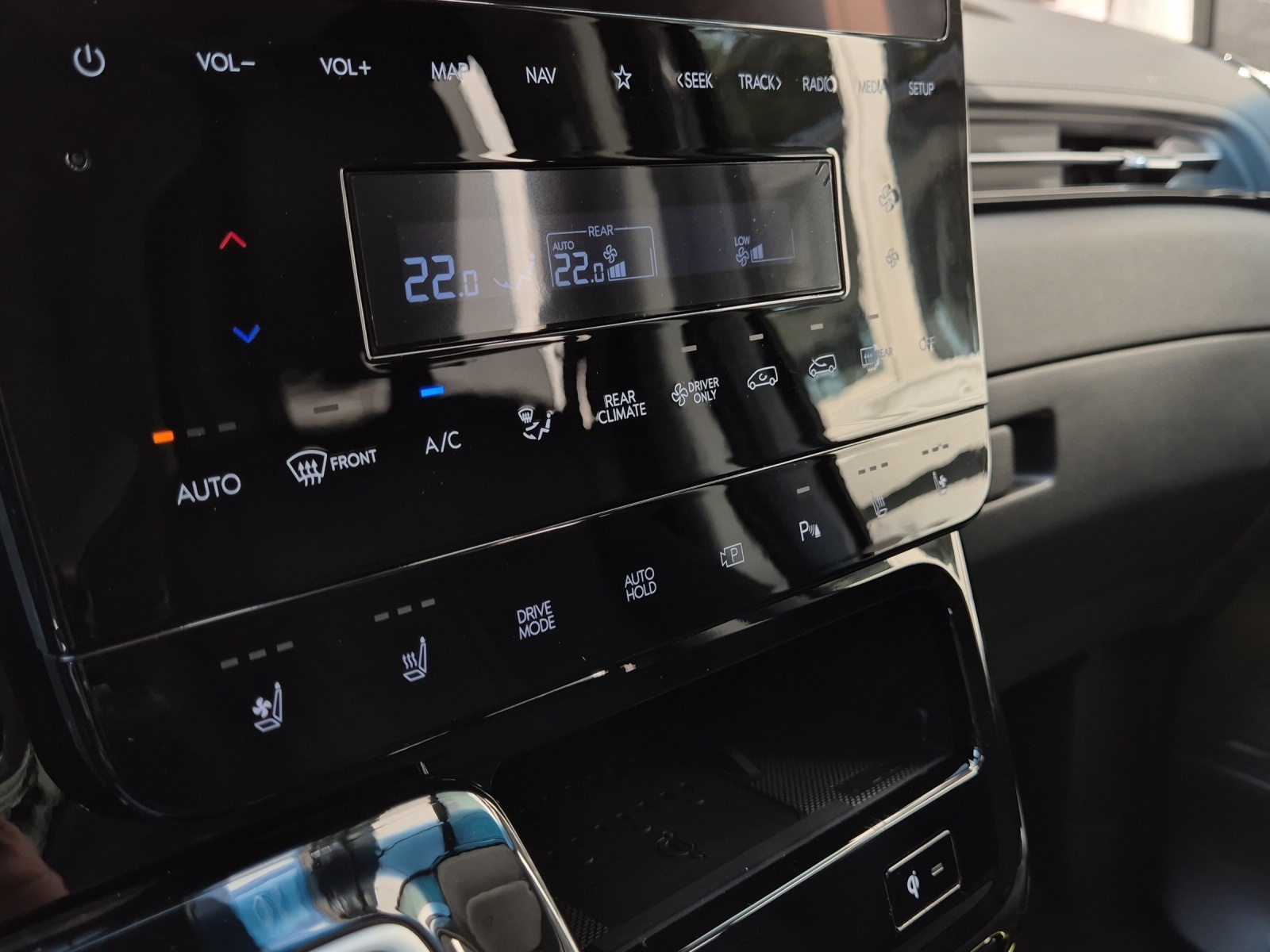 HYUNDAI Staria Premium 1.6 GDi HEV Vertex-image-14