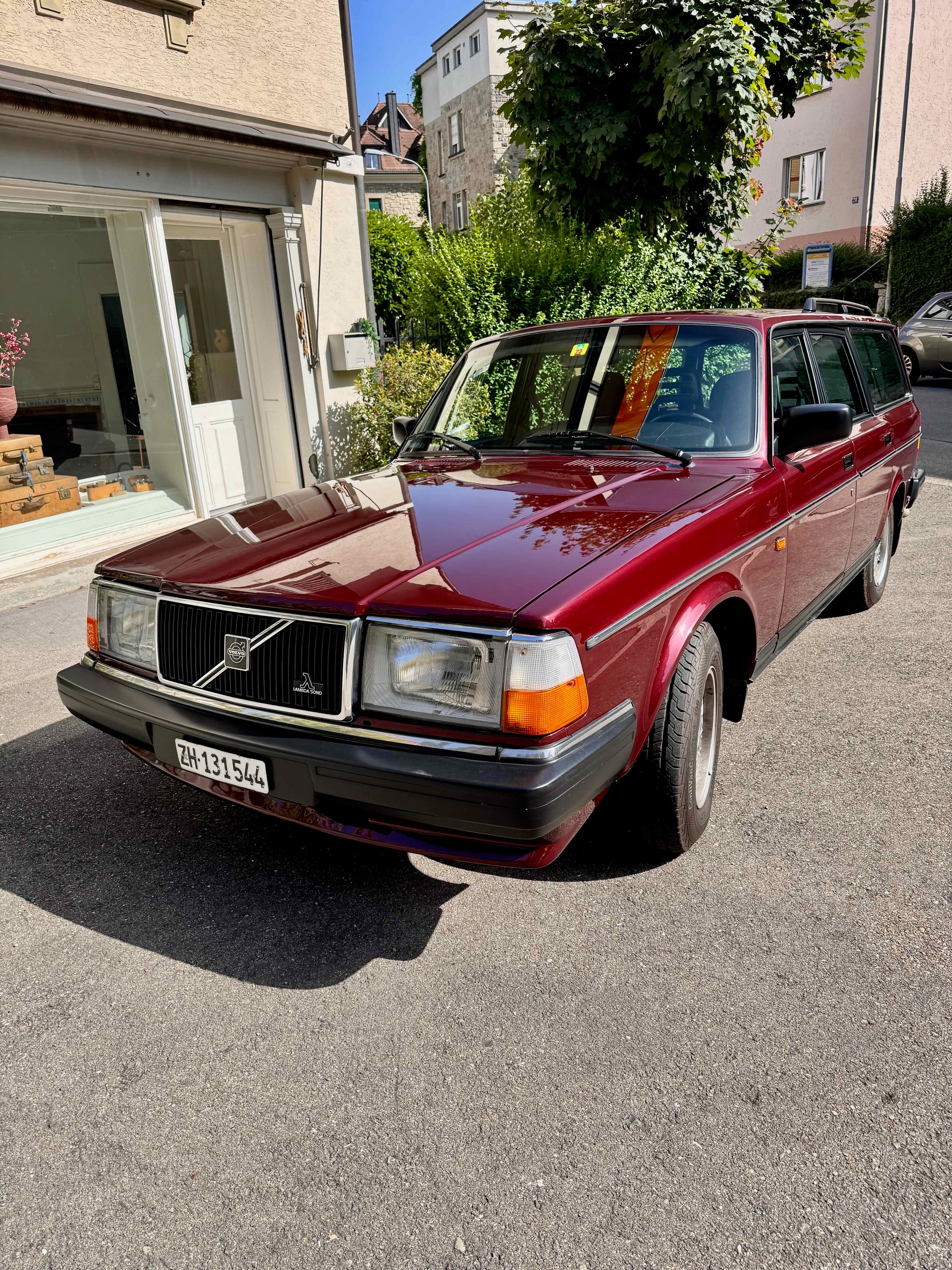 VOLVO 240