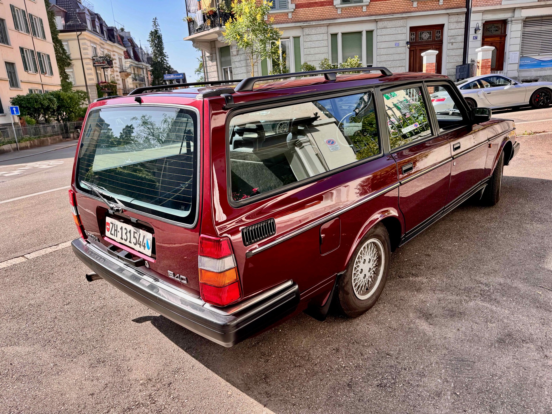 VOLVO 240-image-1