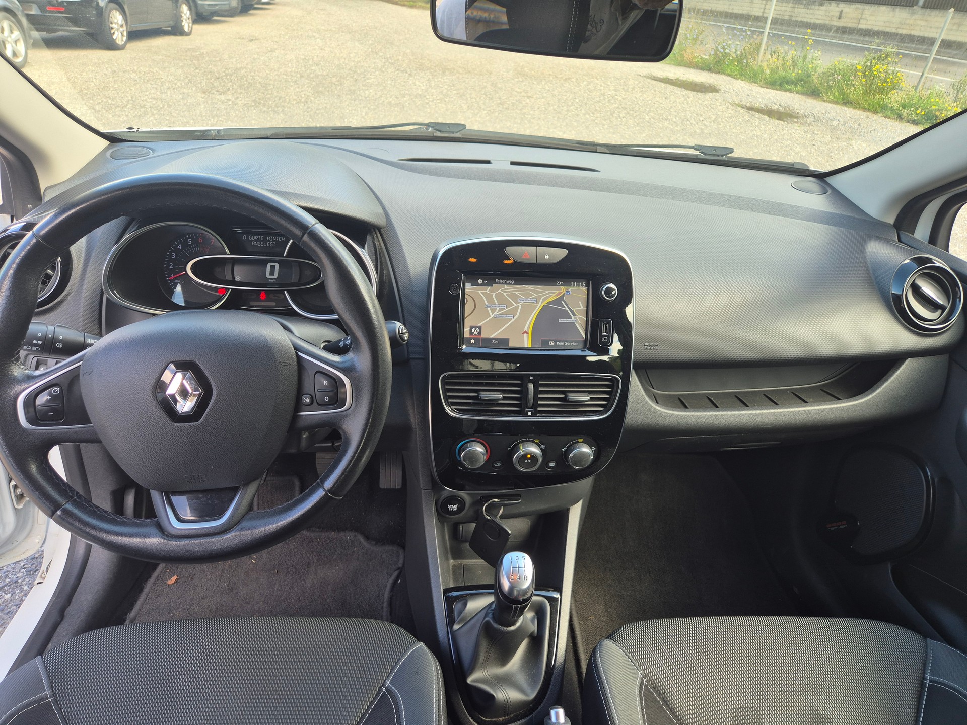 RENAULT Clio 0.9 12V Intens-image-12