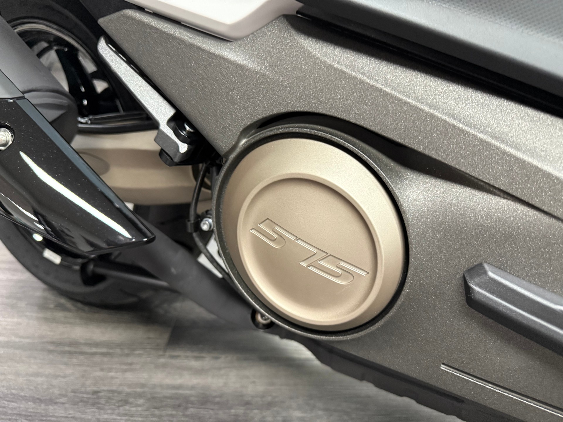 KYMCO NEW AK 575 E5+ 2025-image-4