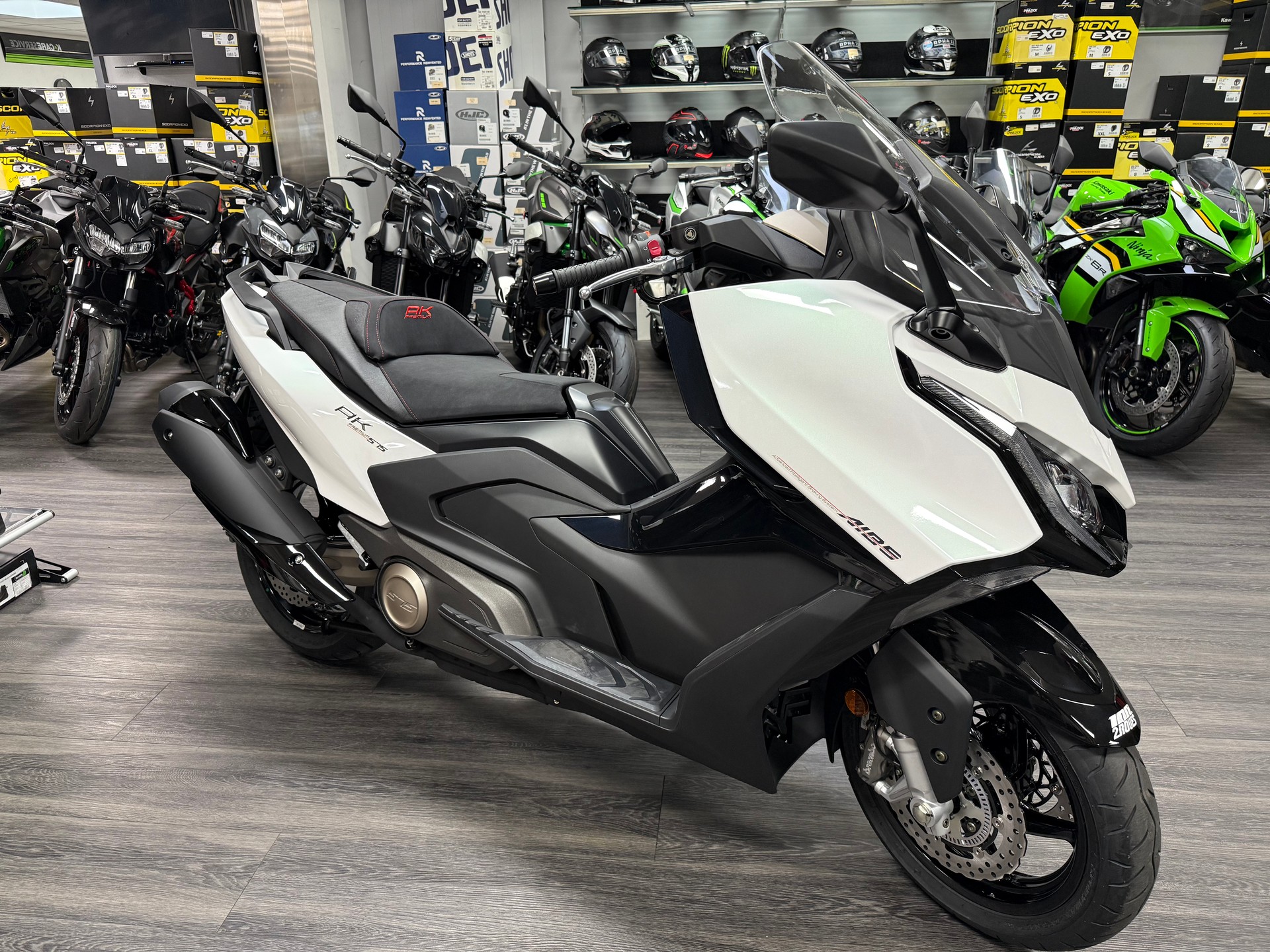 KYMCO NEW AK 575 E5+ 2025-image-1