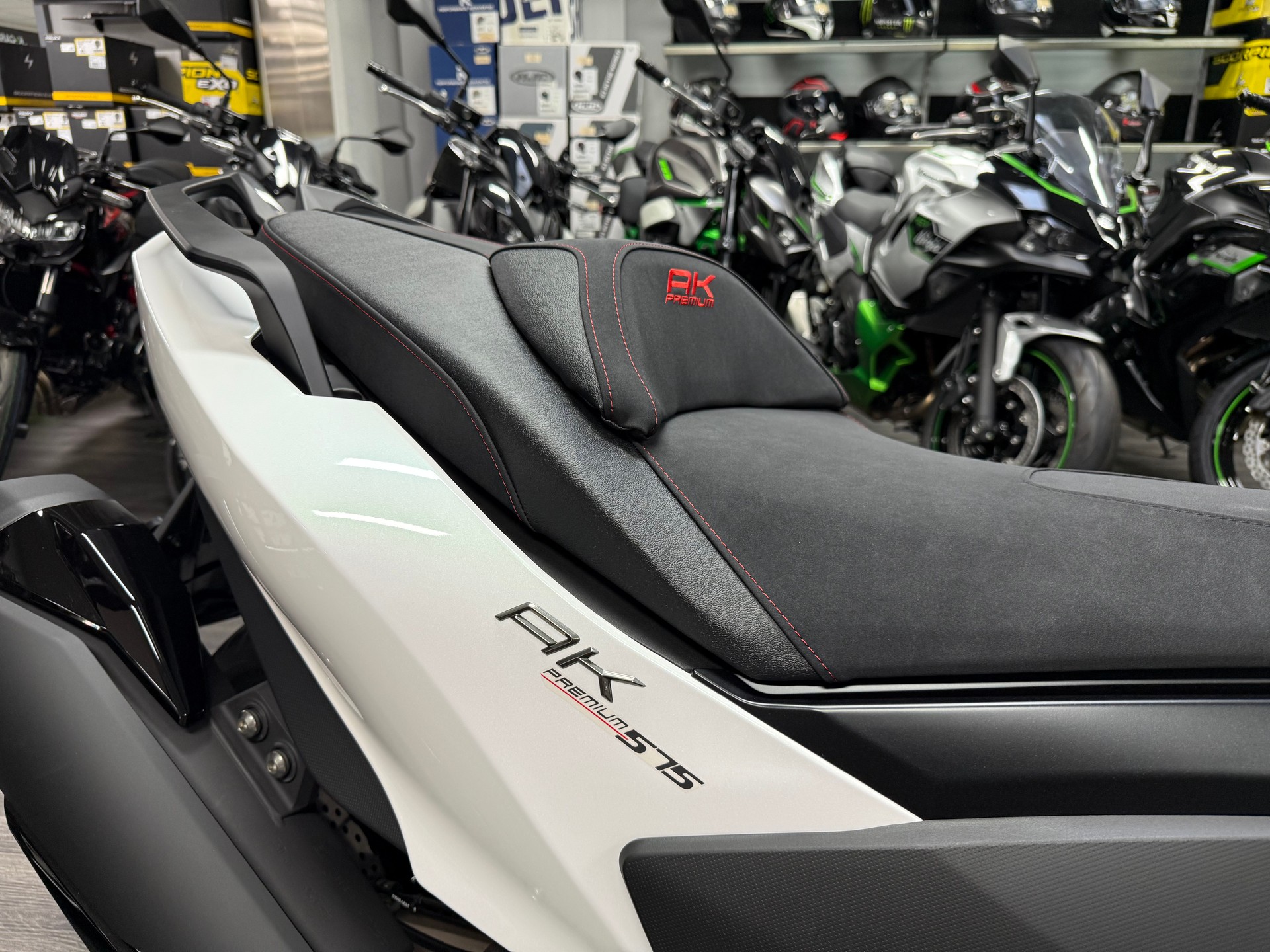 KYMCO NEW AK 575 E5+ 2025-image-3