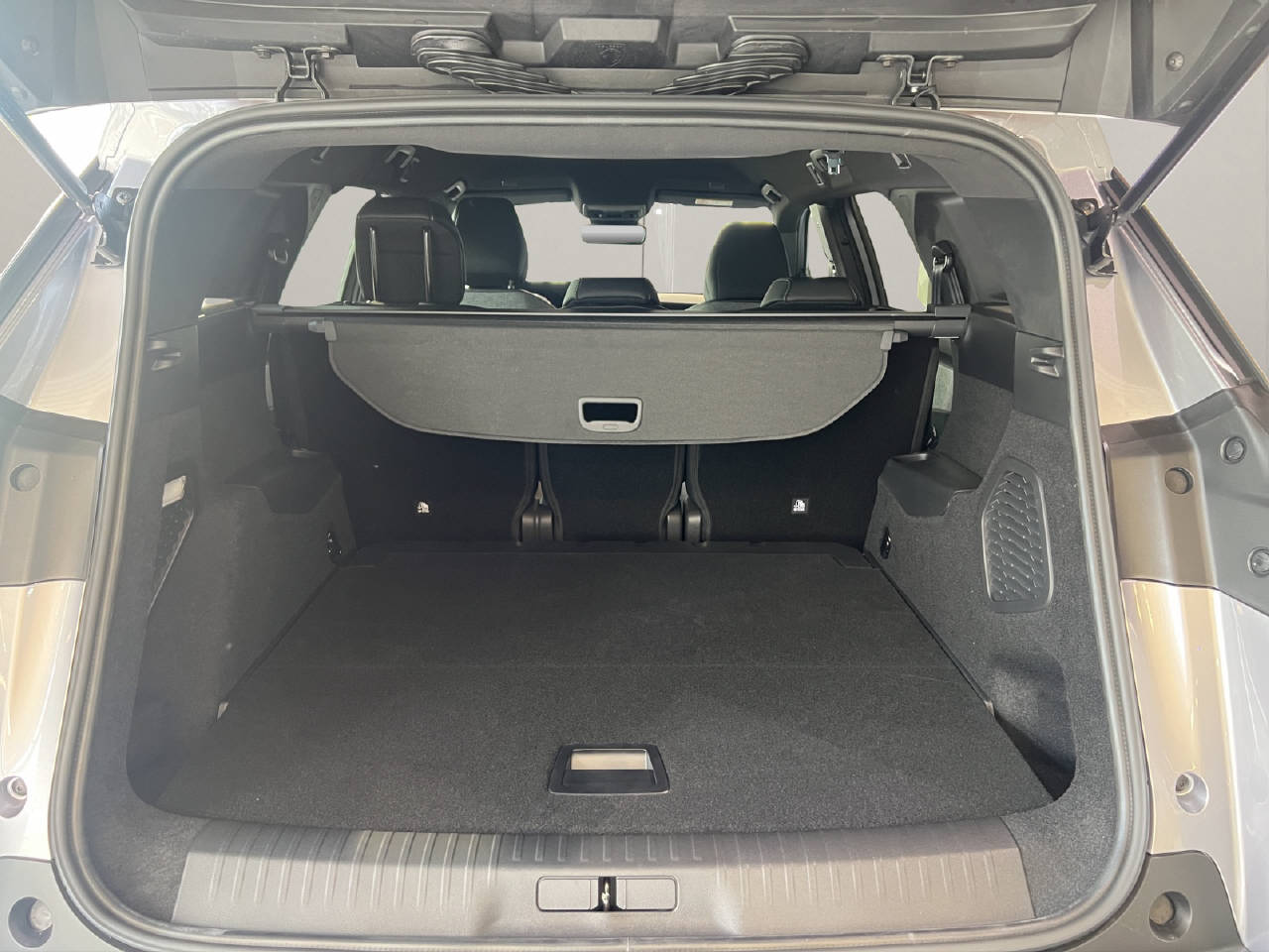 PEUGEOT 5008 1.2 Hybrid Allure-image-10