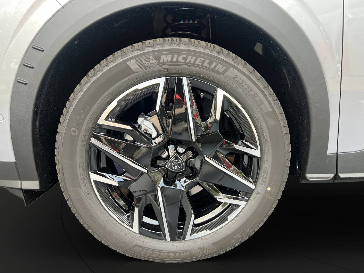 PEUGEOT 5008 1.2 Hybrid Allure-image-11