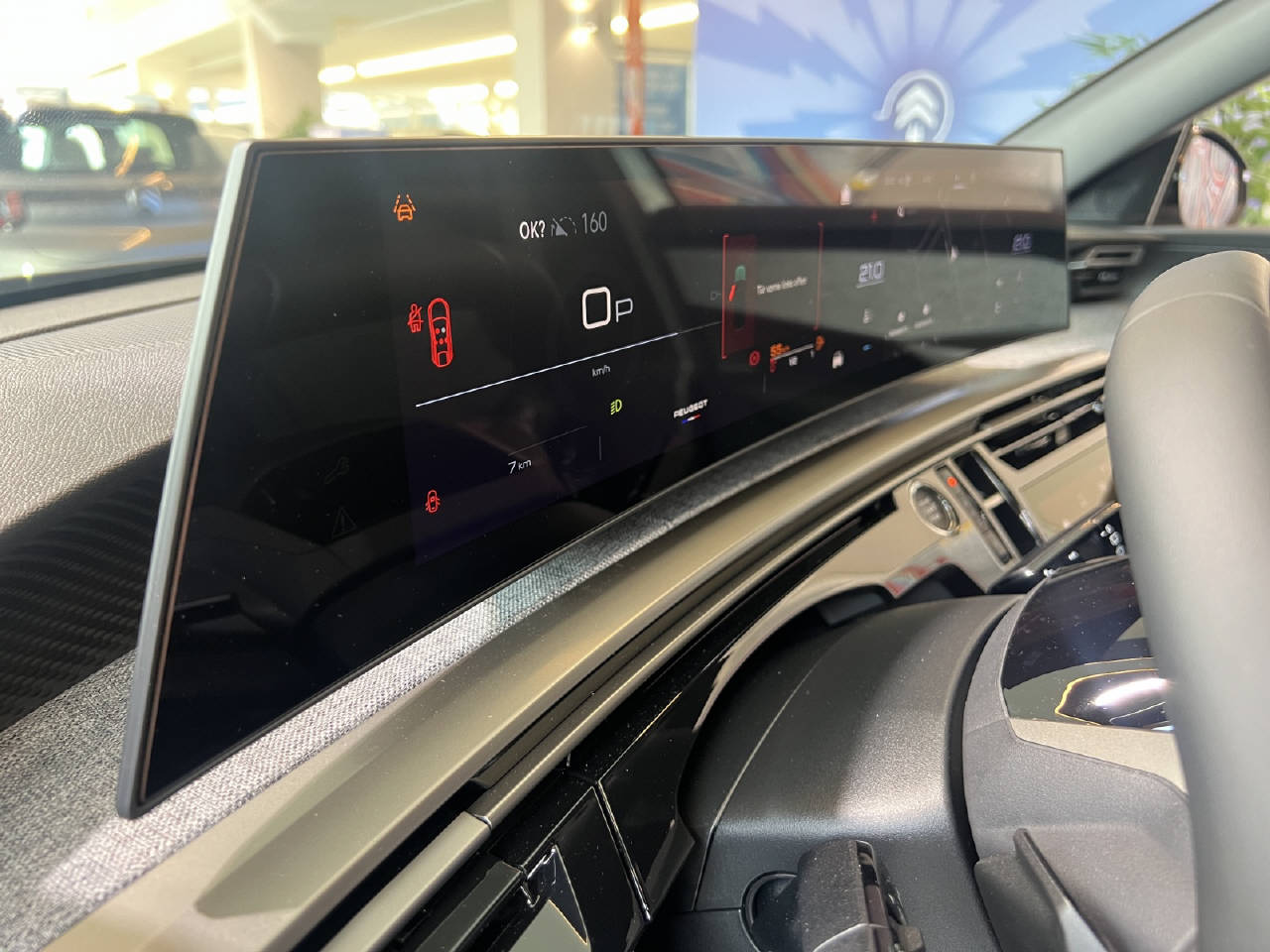 PEUGEOT 5008 1.2 Hybrid Allure-image-6