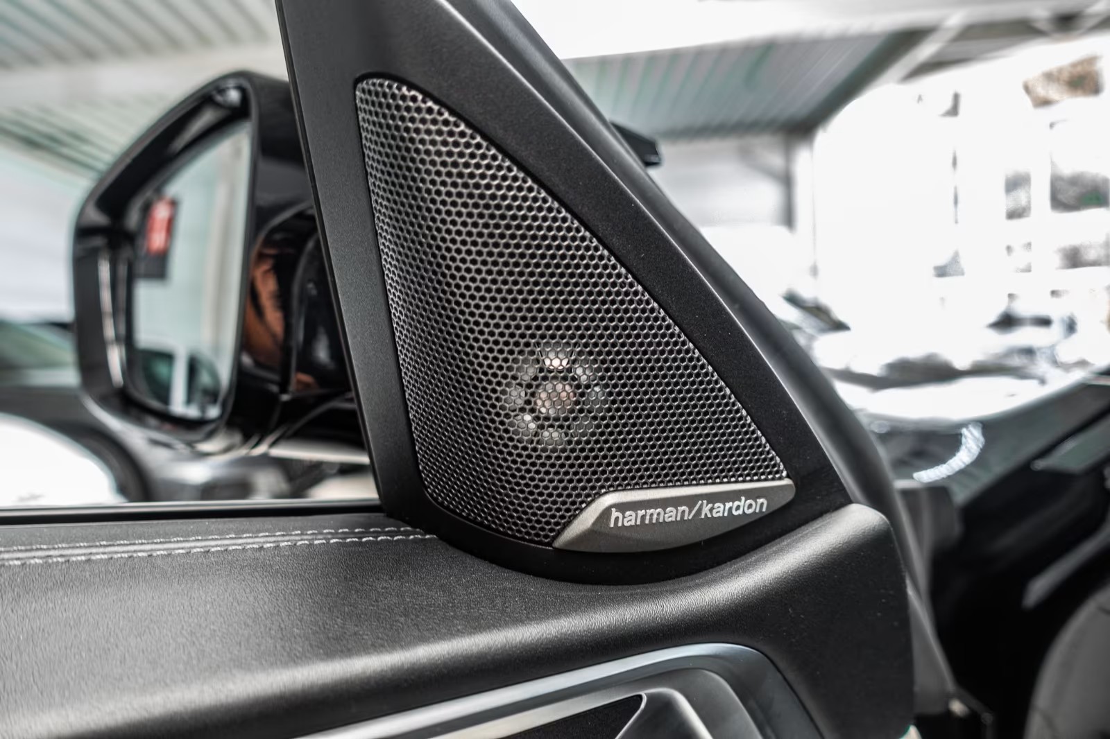 BMW M4 Coupé Comp. Schalensitze-image-8